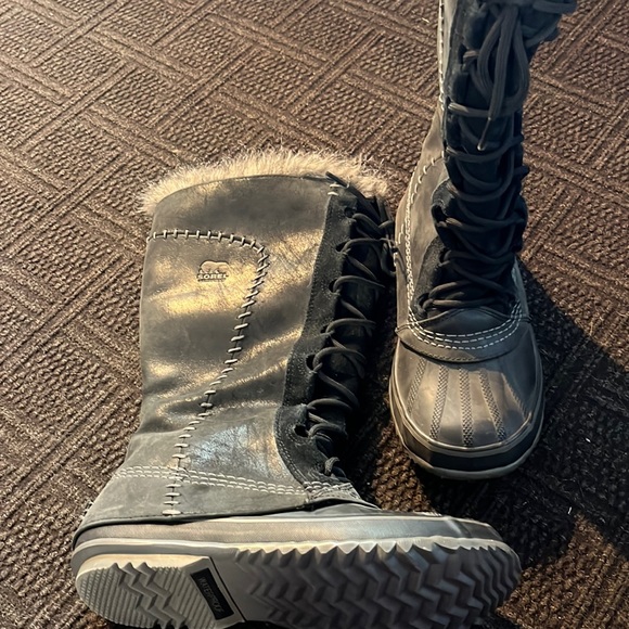 Sorel waterproof winter boots. Excellent used condition. - Picture 1 of 4